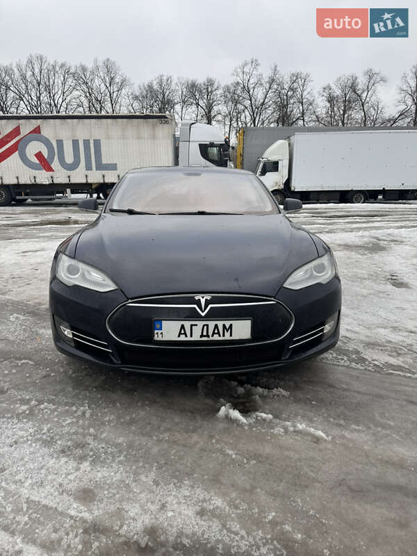 Tesla Model S 2013