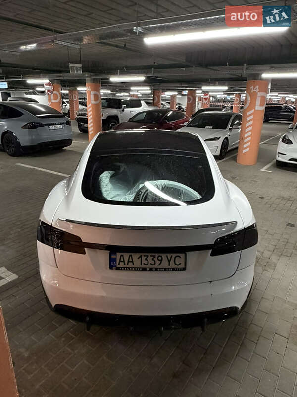 Лифтбек Tesla Model S 2021 в Киеве