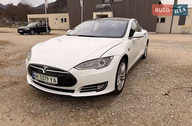 Лифтбек Tesla Model S 2015 в Николаеве