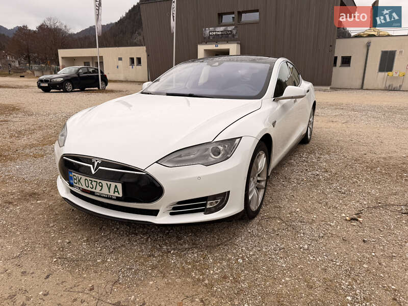 2015 Tesla Model-S, VIN 5YJSA7E15FF101626:plate — фото 1 (autoria)