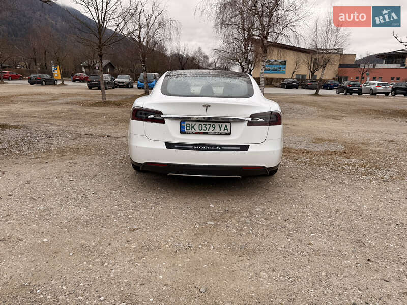 Ліфтбек Tesla Model S 2015 в Миколаєві