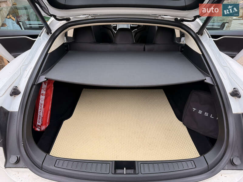 Ліфтбек Tesla Model S 2015 в Миколаєві