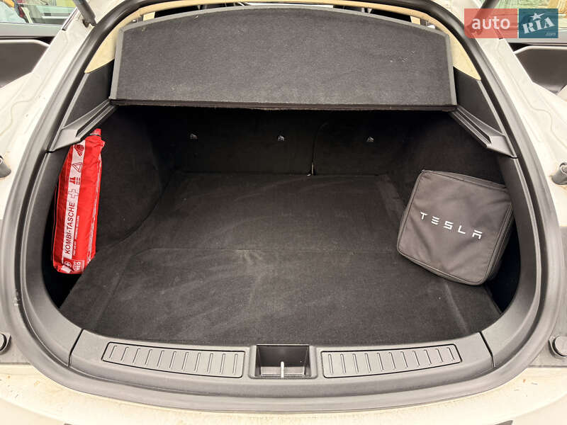Ліфтбек Tesla Model S 2015 в Миколаєві
