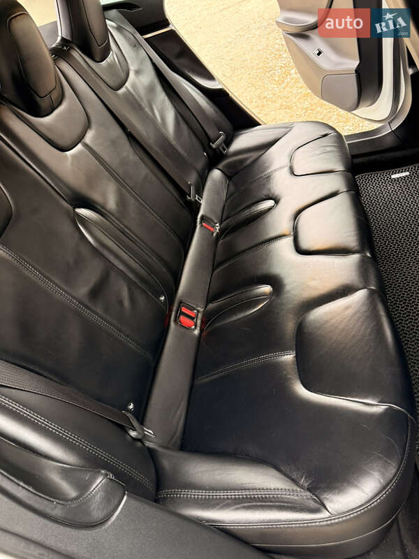 Ліфтбек Tesla Model S 2015 в Миколаєві