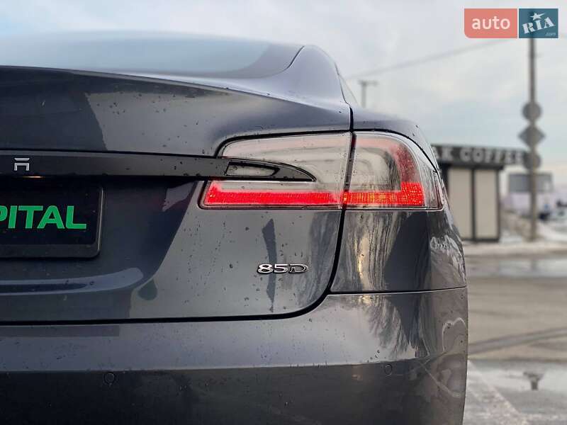 Ліфтбек Tesla Model S 2015 в Києві