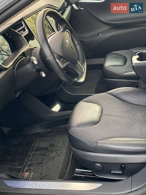 Ліфтбек Tesla Model S 2015 в Києві