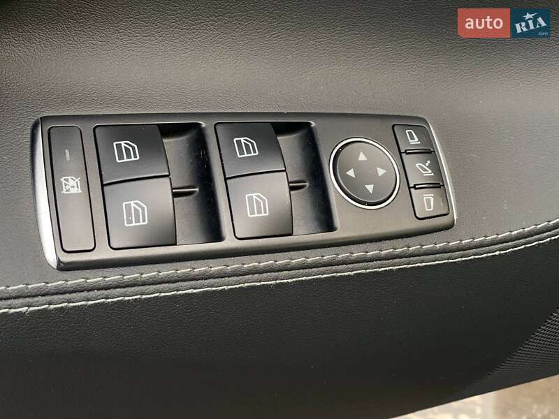 Ліфтбек Tesla Model S 2015 в Києві