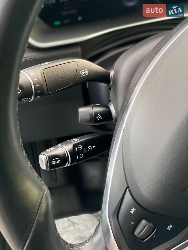 Ліфтбек Tesla Model S 2015 в Києві