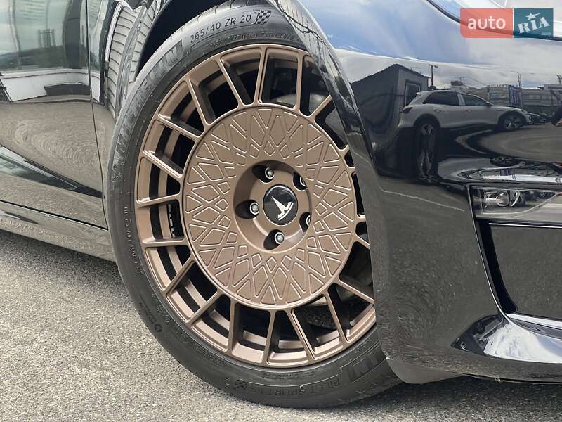 Лифтбек Tesla Model S 2023 в Киеве