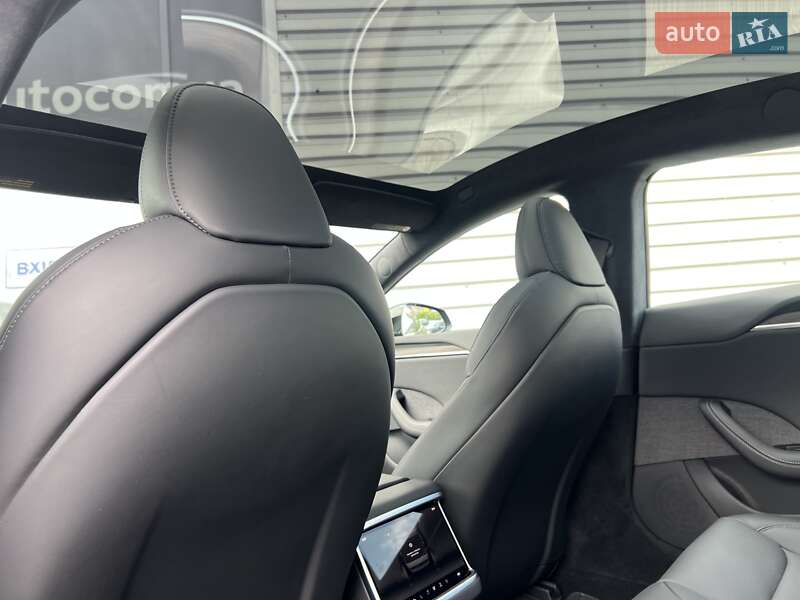 Лифтбек Tesla Model S 2023 в Киеве
