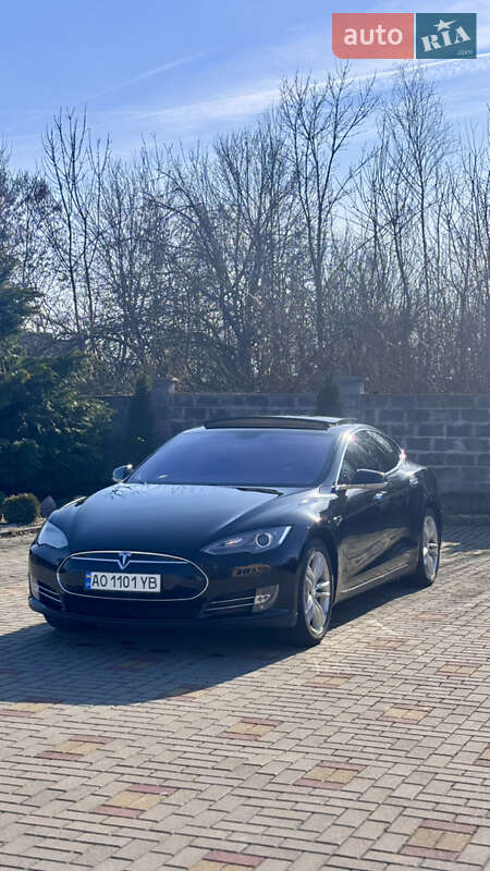 Tesla Model S 2014