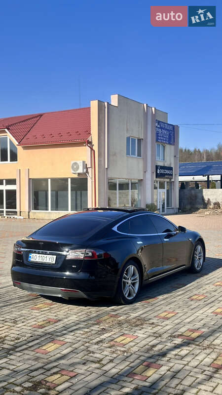 Лифтбек Tesla Model S 2014 в Ужгороде