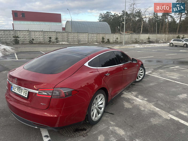 Ліфтбек Tesla Model S 2016 в Києві