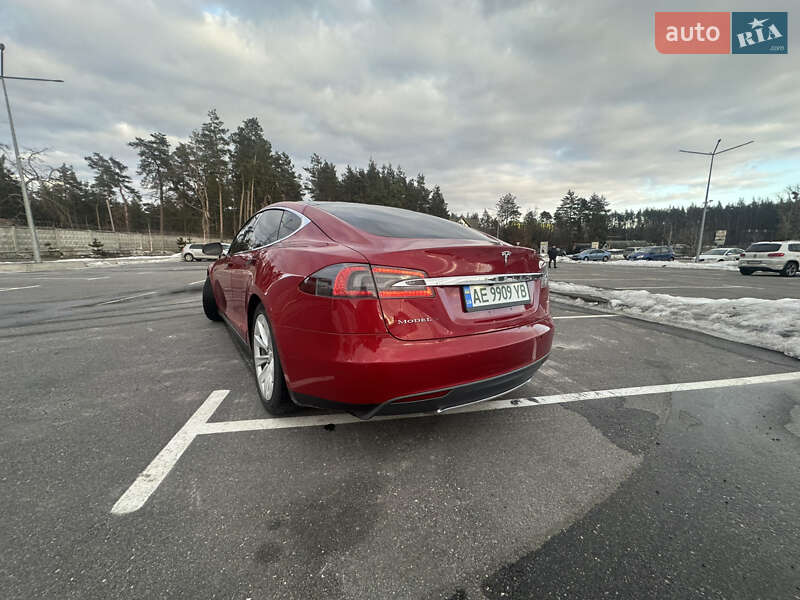 Ліфтбек Tesla Model S 2016 в Києві