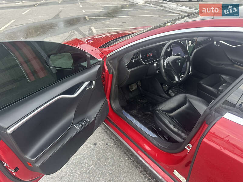 Ліфтбек Tesla Model S 2016 в Києві