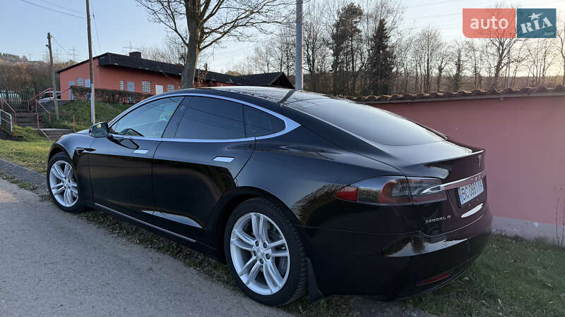 Ліфтбек Tesla Model S 2017 в Харкові
