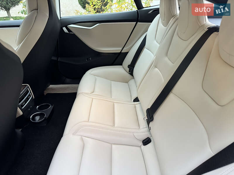 Ліфтбек Tesla Model S 2017 в Одесі