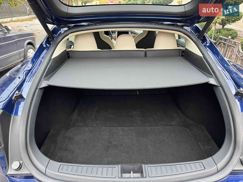 Ліфтбек Tesla Model S 2017 в Одесі