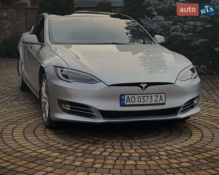 Лифтбек Tesla Model S 2017 в Хусте