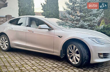 Лифтбек Tesla Model S 2017 в Хусте