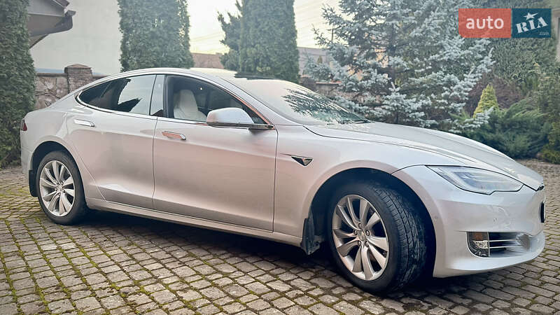 Лифтбек Tesla Model S 2017 в Хусте
