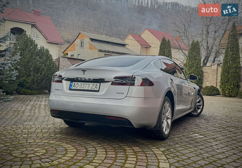 Лифтбек Tesla Model S 2017 в Хусте