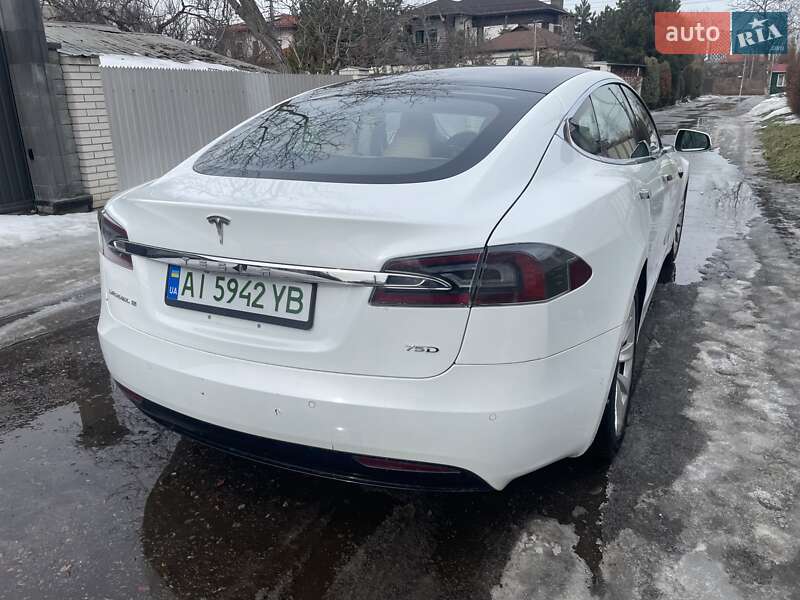 Лифтбек Tesla Model S 2017 в Киеве
