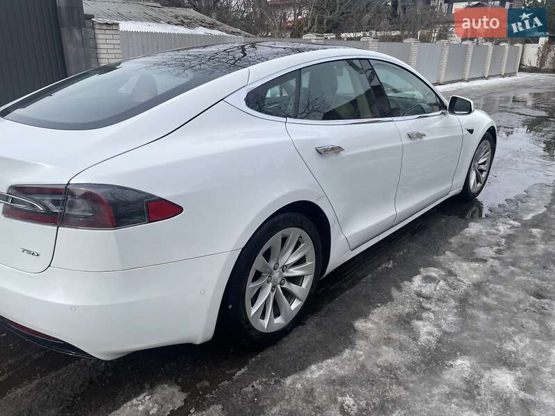 Лифтбек Tesla Model S 2017 в Киеве