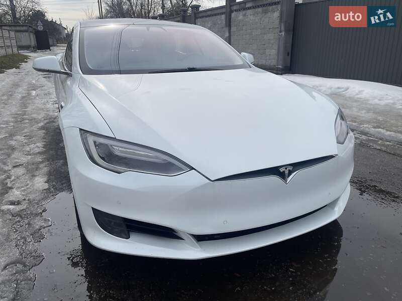 Лифтбек Tesla Model S 2017 в Киеве
