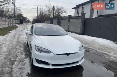 Лифтбек Tesla Model S 2017 в Киеве