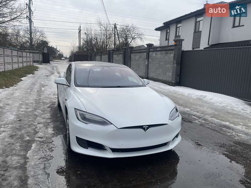 Лифтбек Tesla Model S 2017 в Киеве