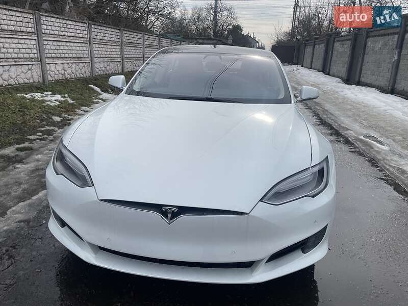 Лифтбек Tesla Model S 2017 в Киеве