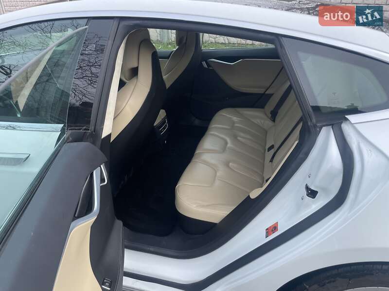 Лифтбек Tesla Model S 2017 в Киеве