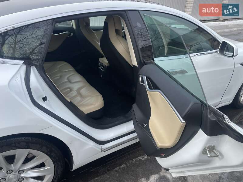 Лифтбек Tesla Model S 2017 в Киеве