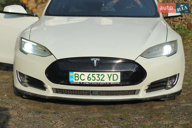 Лифтбек Tesla Model S 2014 в Мукачево