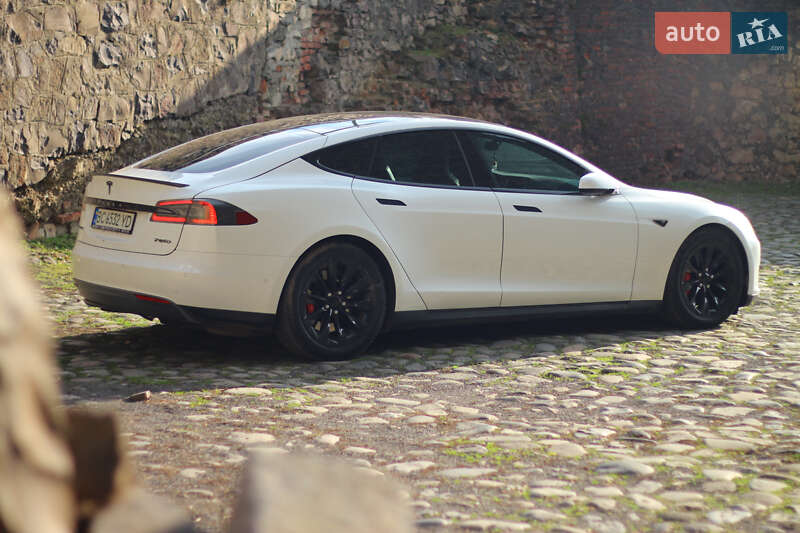 Лифтбек Tesla Model S 2014 в Мукачево