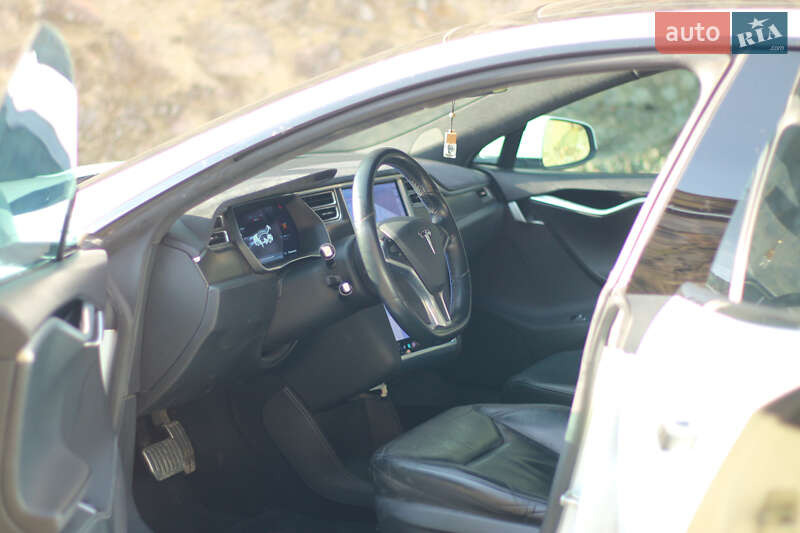 Лифтбек Tesla Model S 2014 в Мукачево