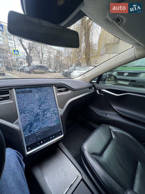 Лифтбек Tesla Model S 2015 в Черновцах