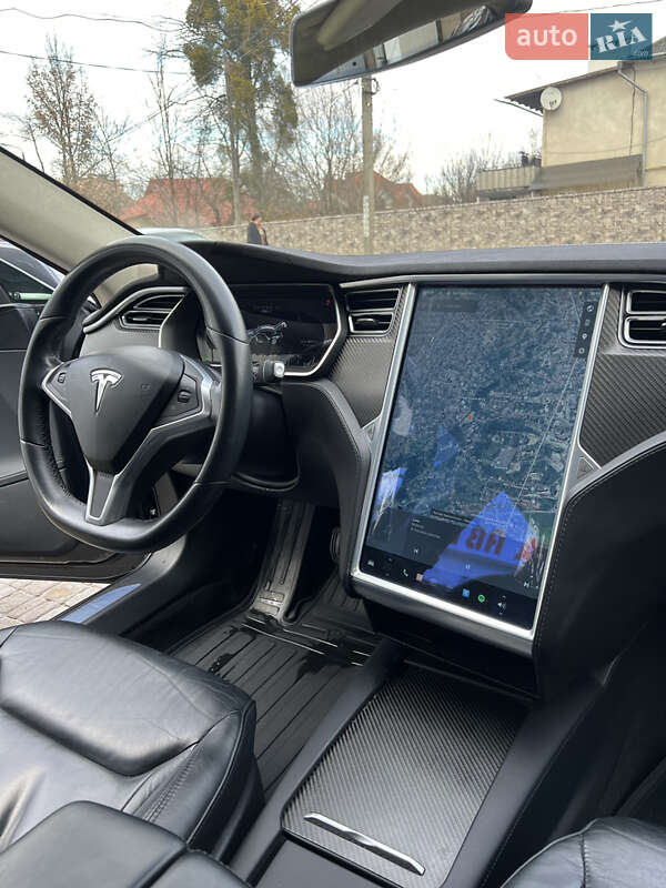 Лифтбек Tesla Model S 2015 в Черновцах
