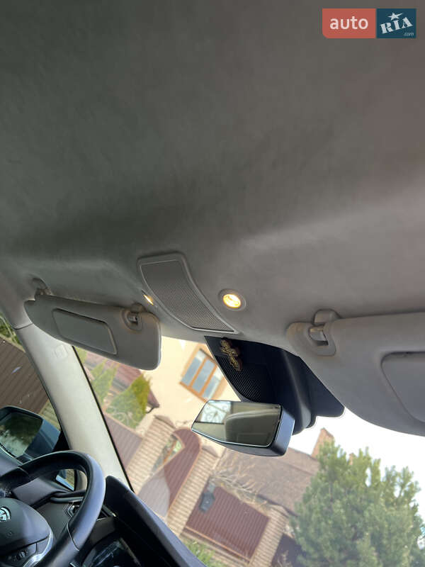Лифтбек Tesla Model S 2015 в Черновцах