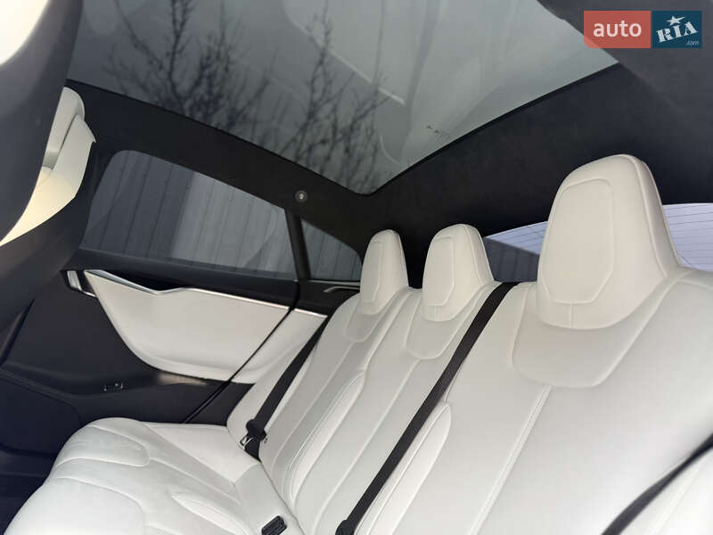 Лифтбек Tesla Model S 2017 в Каменском