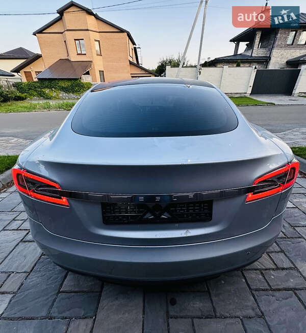 Лифтбек Tesla Model S 2013 в Киеве