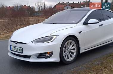 Лифтбек Tesla Model S 2018 в Львове