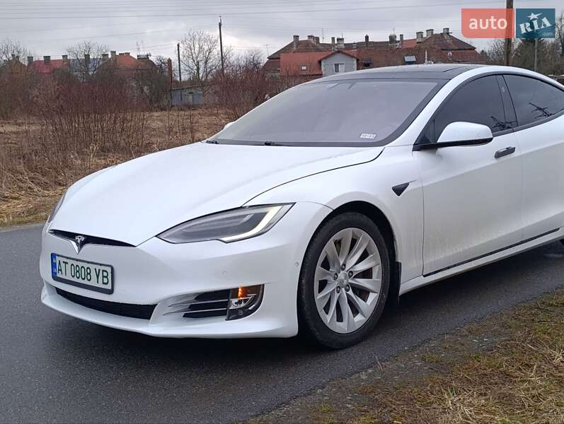 Ліфтбек Tesla Model S 2018 в Львові