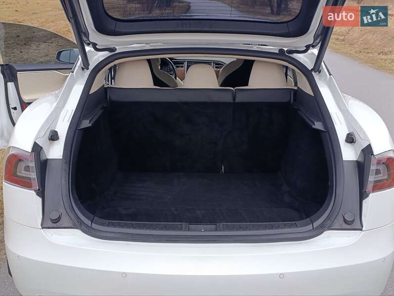 Ліфтбек Tesla Model S 2018 в Львові