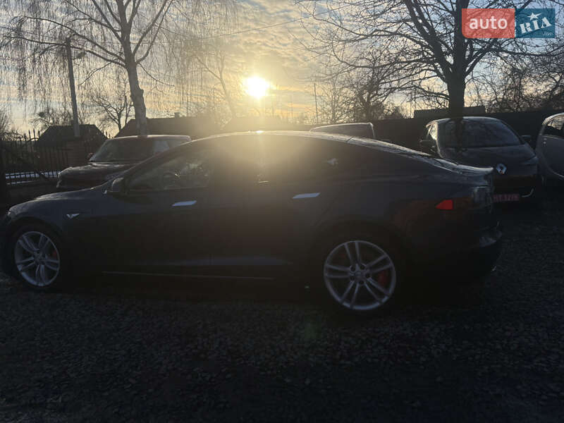 Ліфтбек Tesla Model S 2015 в Луцьку фото 14 Ліфтбек Tesla Model S 2015 в Луцьку