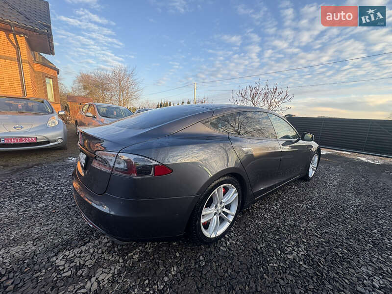 Ліфтбек Tesla Model S 2015 в Луцьку фото 24 Ліфтбек Tesla Model S 2015 в Луцьку