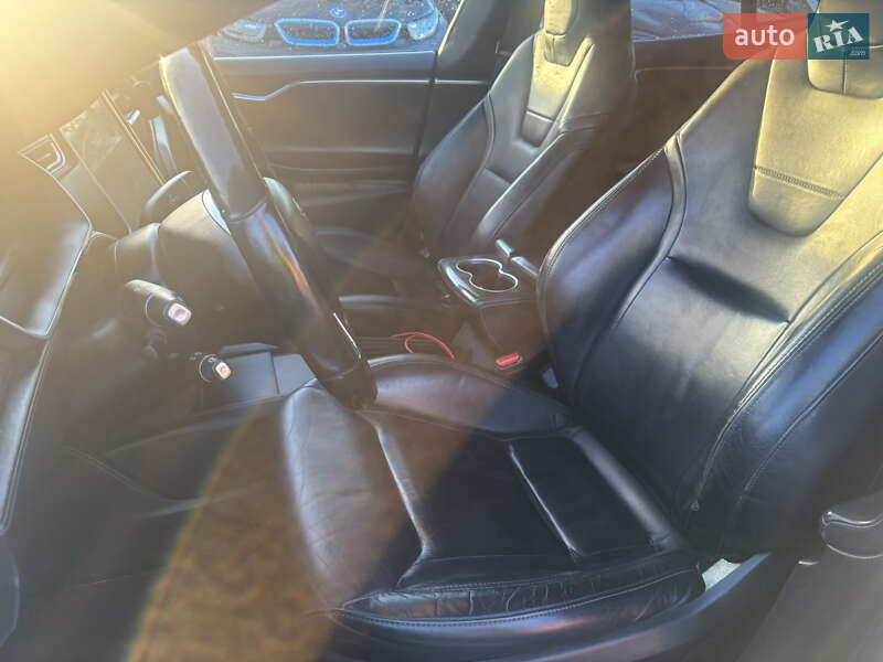Ліфтбек Tesla Model S 2015 в Луцьку фото 38 Ліфтбек Tesla Model S 2015 в Луцьку