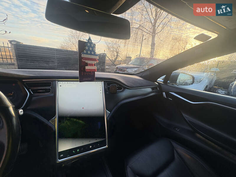 Ліфтбек Tesla Model S 2015 в Луцьку фото 43 Ліфтбек Tesla Model S 2015 в Луцьку