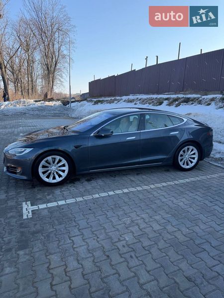 Ліфтбек Tesla Model S 2017 в Тернополі